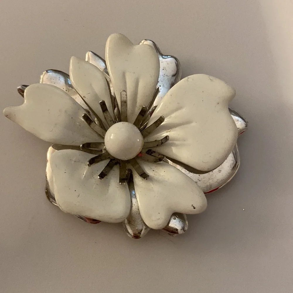 9 Vintage Floral Flower Themed Pins Brooches incl Sarah Coventry Avon Monet - Picture 6 of 16